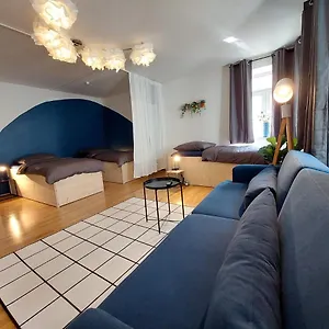 Viel Platz Fuer Gruppen Inkl. Waschmaschine, Hochstuhl Und Playstation Mitten In Der Altstadt Apartment