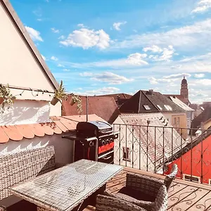 Zentrales Turm-apt Mit Terrasse Apartment